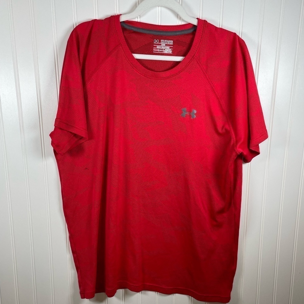 Under Armor, athletic tee